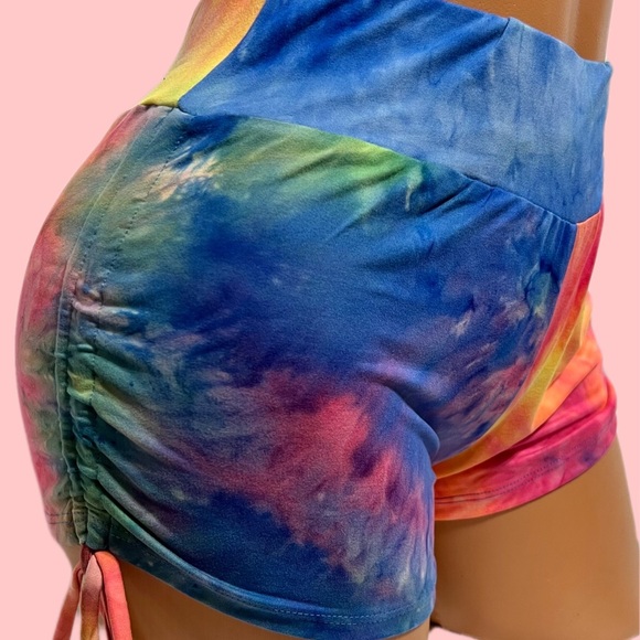 Buttery Soft Shorts & Crop Top - Picture 9 of 12